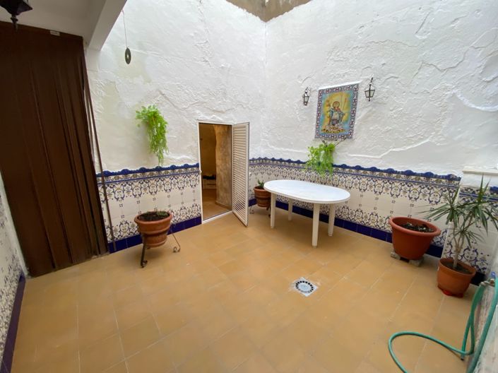 Image No.6-5 Bed Property for sale