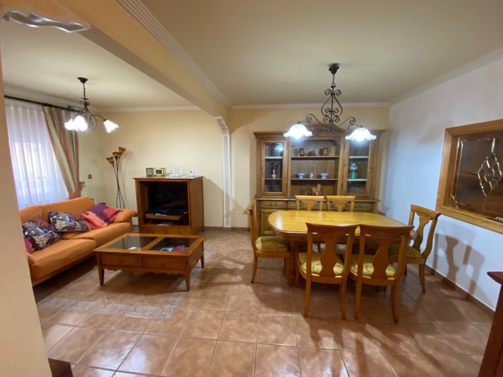 Image No.8-5 Bed Property for sale