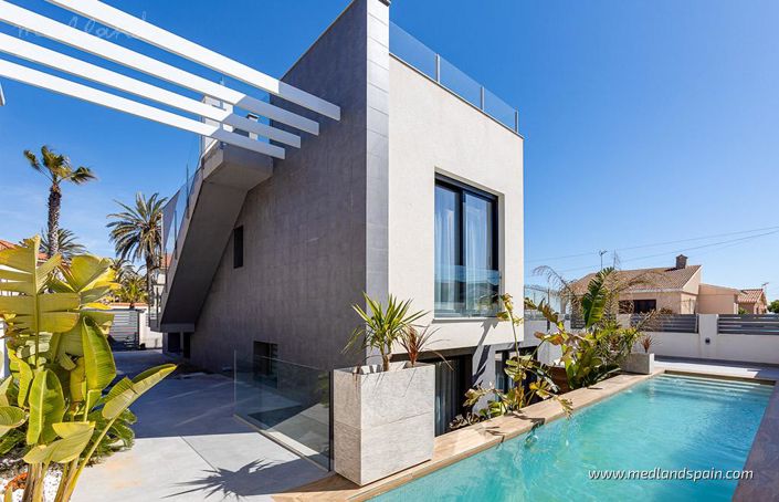 Image No.3-4 Bed Villa for sale