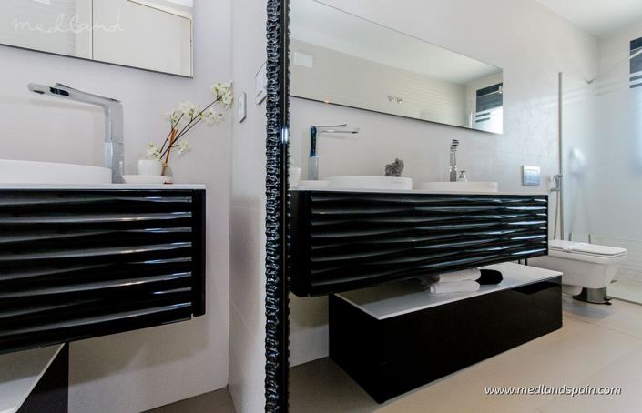 Image No.8-4 Bed Villa for sale