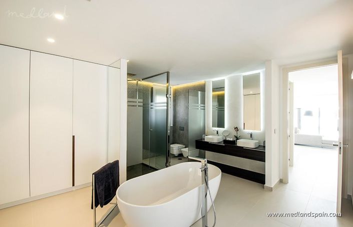 Image No.15-4 Bed Villa for sale