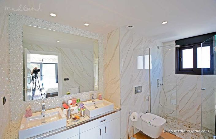 Image No.12-4 Bed Villa for sale