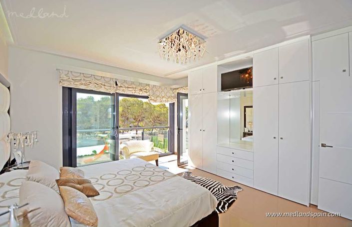 Image No.9-4 Bed Villa for sale