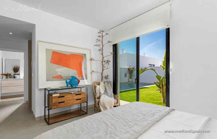 Image No.5-3 Bed Villa for sale