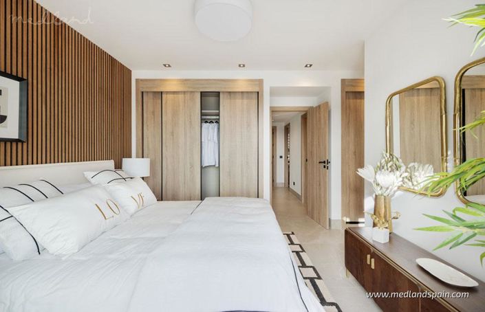 Image No.13-3 Bed Townhouse for sale