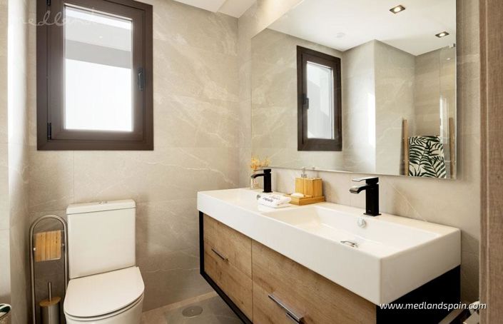 Image No.15-3 Bed Townhouse for sale