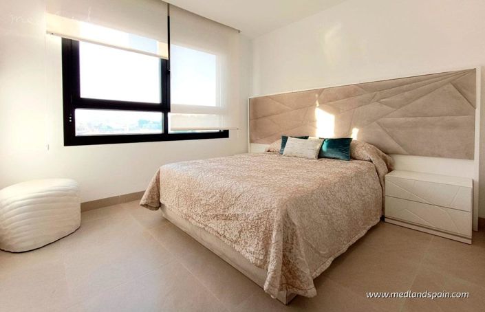 Image No.8-3 Bed Townhouse for sale