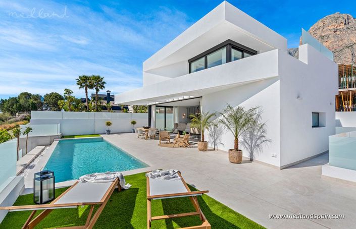 Image No.1-4 Bed Villa for sale