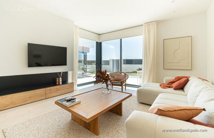 Image No.4-4 Bed Villa for sale