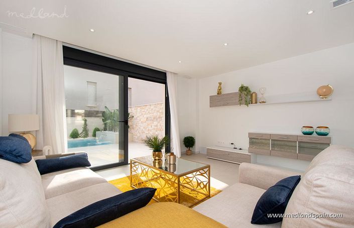 Image No.3-4 Bed Villa for sale