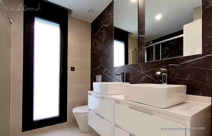 Image No.7-3 Bed Townhouse for sale