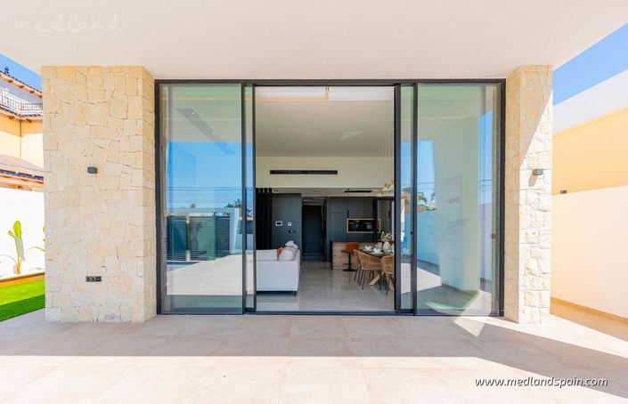 Image No.2-3 Bed Villa for sale