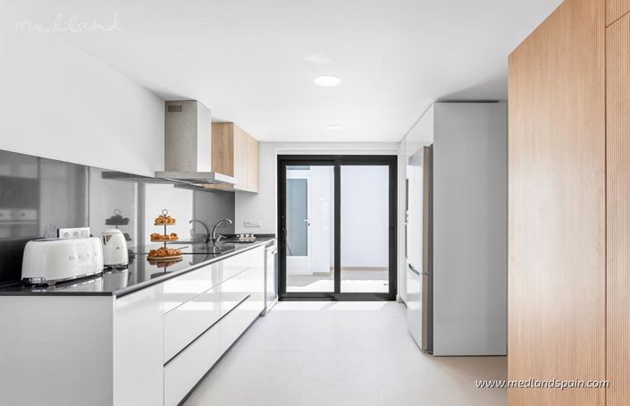 Image No.5-4 Bed Townhouse for sale