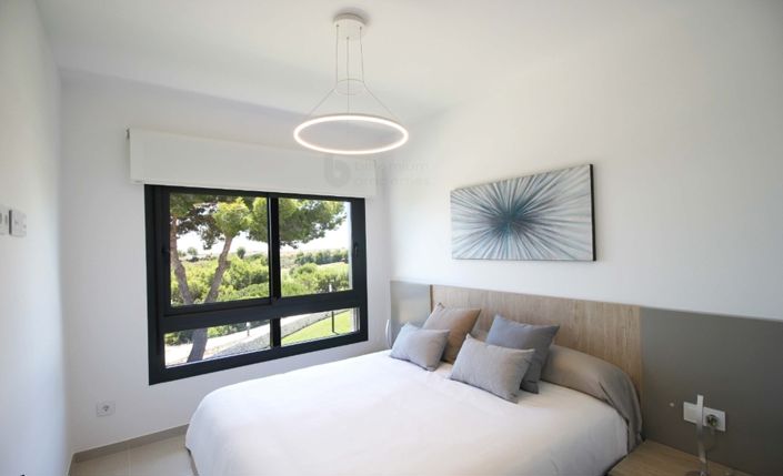 Image No.8-2 Bed Apartment for sale