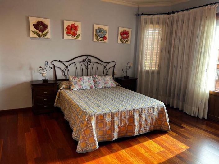 Image No.8-5 Bed Villa for sale