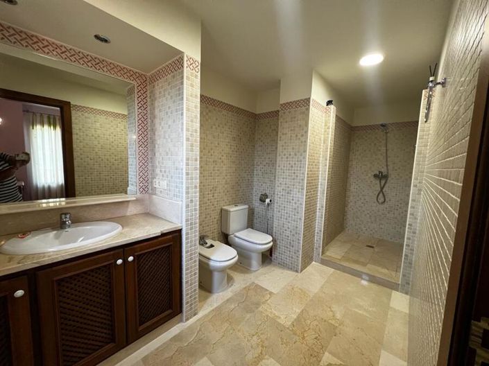 Image No.9-5 Bed Villa for sale