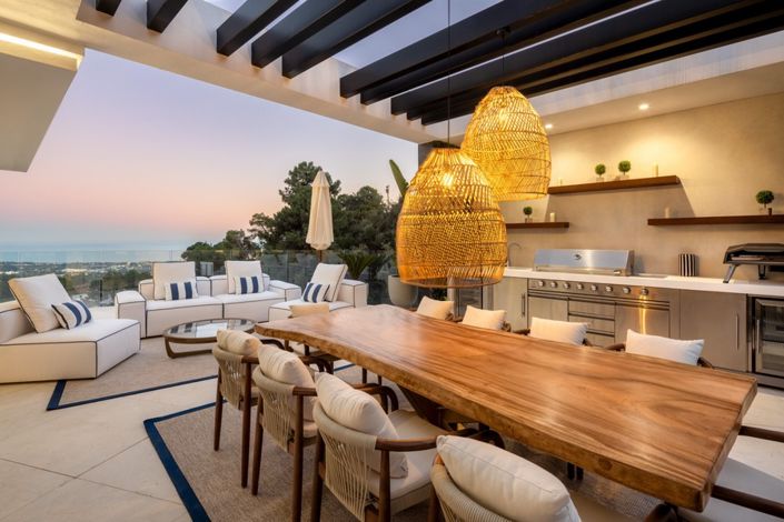 Image No.15-9 Bed Villa for sale