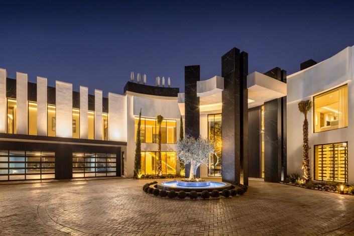 Image No.7-9 Bed Villa for sale