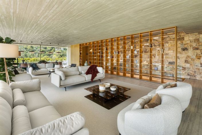 Image No.8-7 Bed Villa for sale