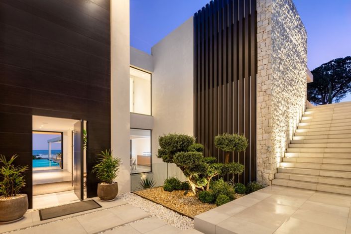 Image No.3-8 Bed Villa for sale