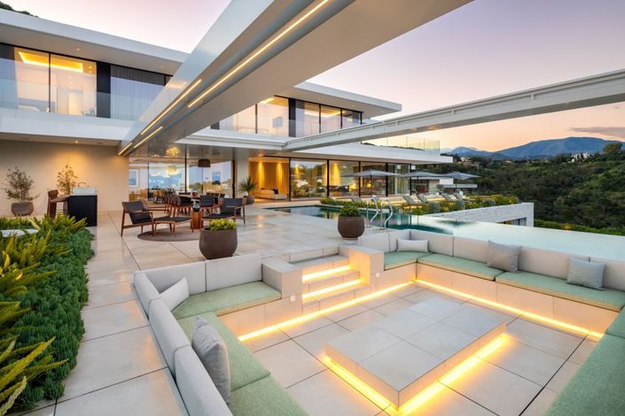 Image No.4-8 Bed Villa for sale