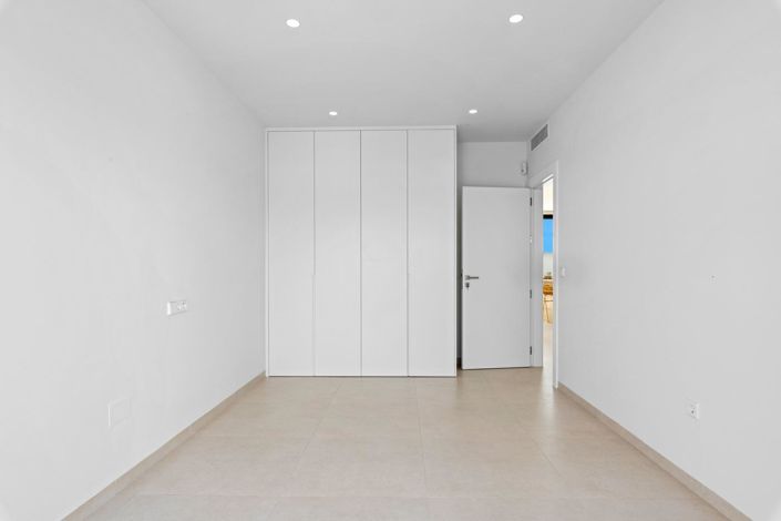 Image No.28-3 Bed Townhouse for sale