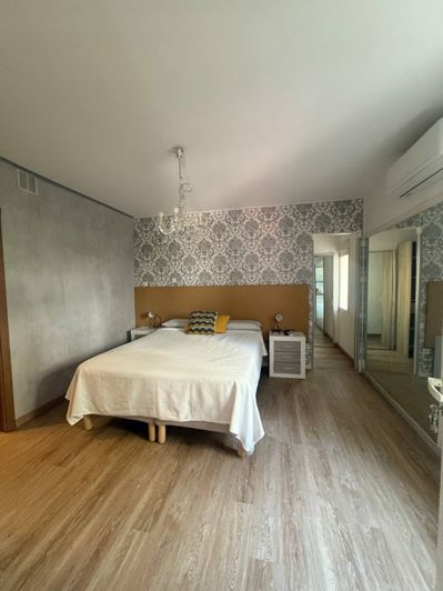 Image No.8-7 Bed Villa for sale