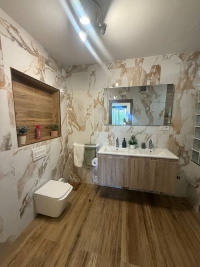 Image No.9-7 Bed Villa for sale