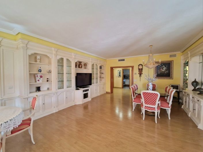 Image No.10-4 Bed Apartment for sale