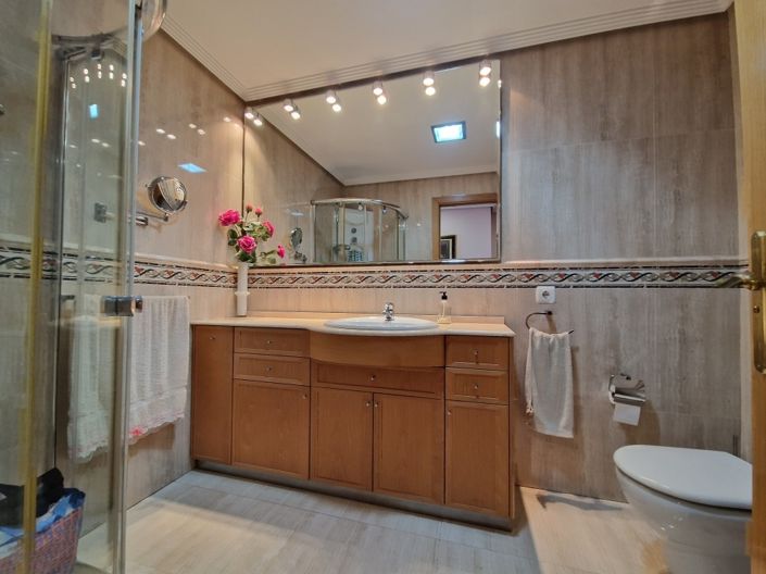 Image No.17-4 Bed Apartment for sale