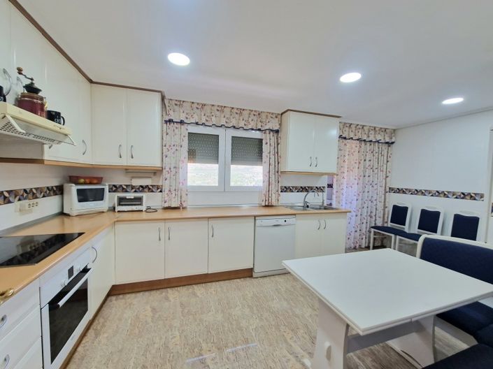 Image No.23-4 Bed Apartment for sale