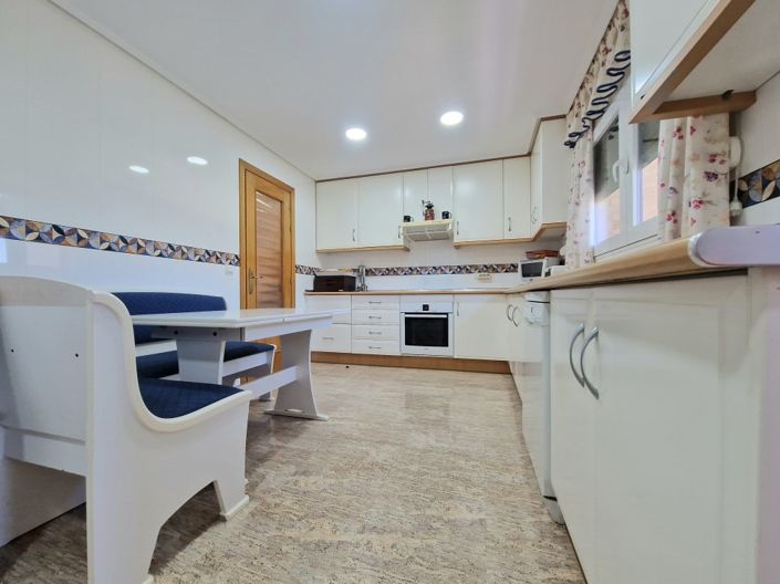 Image No.25-4 Bed Apartment for sale