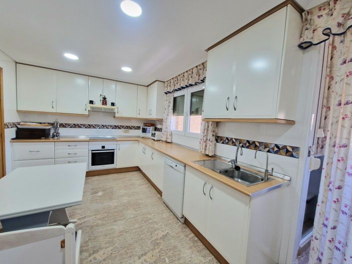 Image No.26-4 Bed Apartment for sale