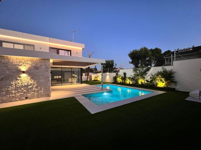 Image No.1-3 Bed Villa for sale