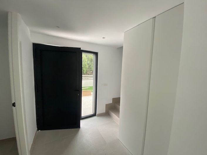 Image No.2-3 Bed Villa for sale