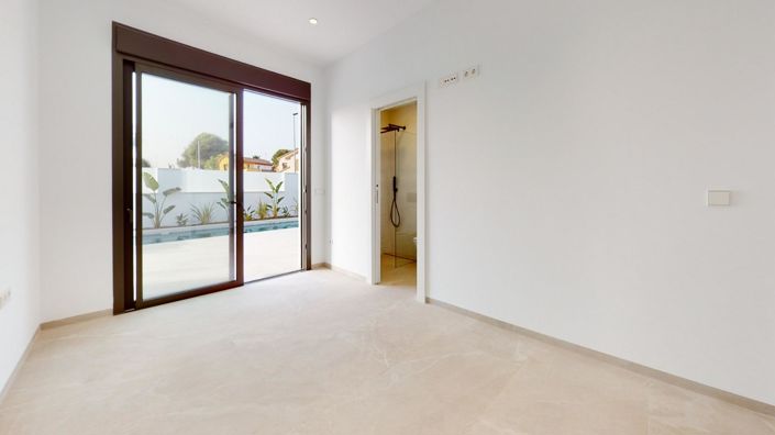 Image No.24-3 Bed Villa for sale