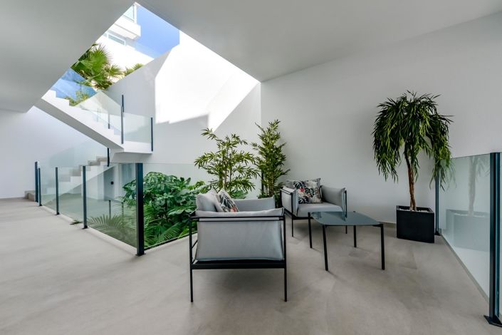 Image No.20-8 Bed Villa for sale