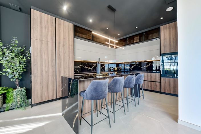 Image No.38-8 Bed Villa for sale