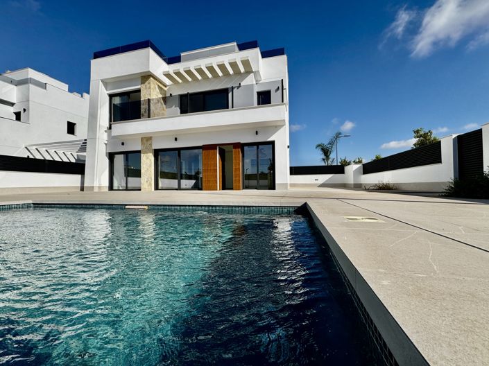 Image No.1-3 Bed Villa for sale