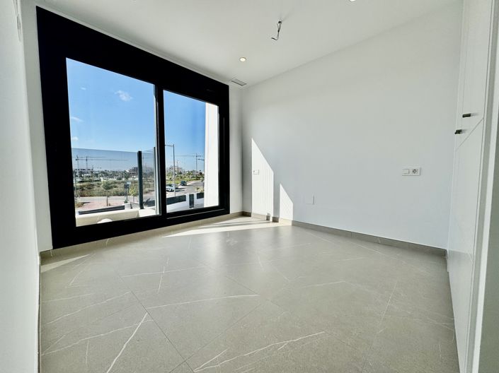 Image No.24-3 Bed Villa for sale