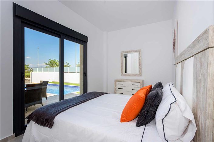 Image No.13-3 Bed Property for sale