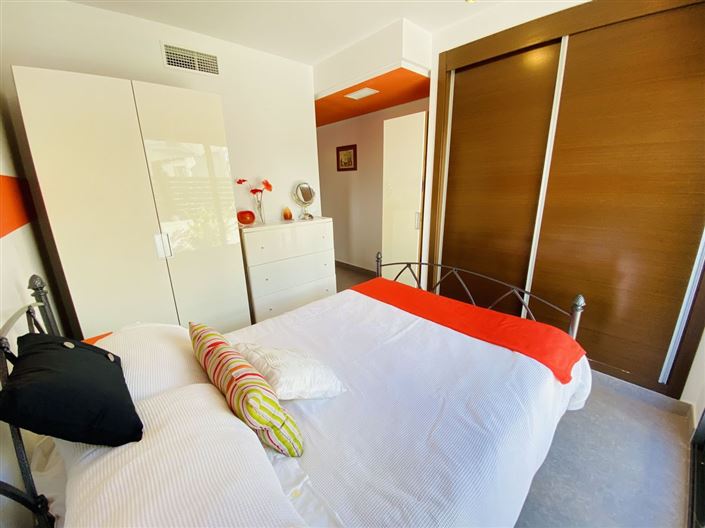 Image No.13-3 Bed Property for sale