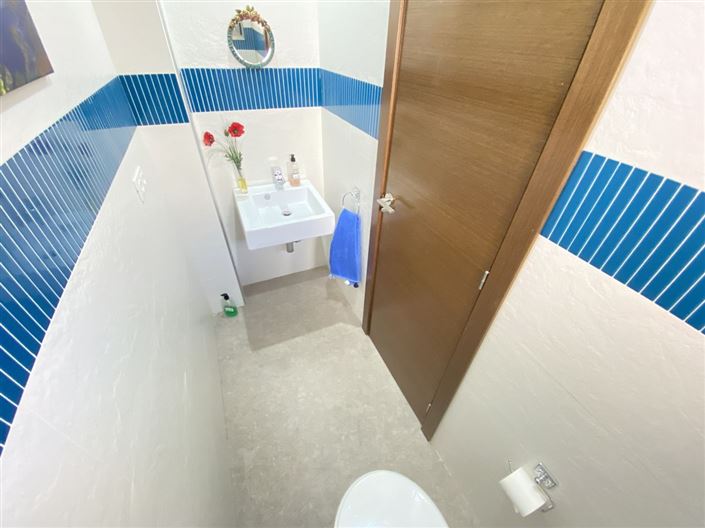 Image No.17-3 Bed Property for sale