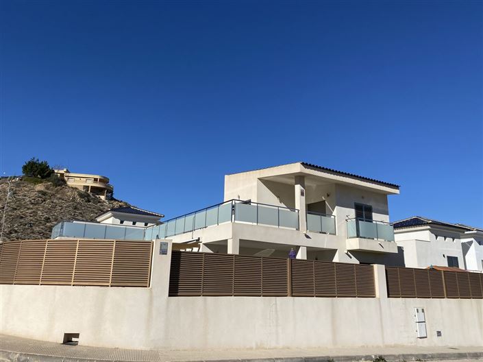 Image No.22-3 Bed Property for sale