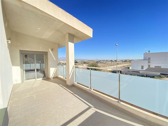 Image No.25-3 Bed Property for sale