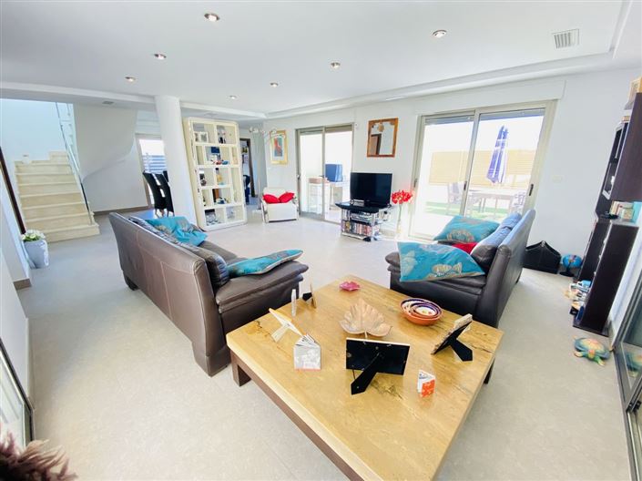 Image No.3-3 Bed Property for sale