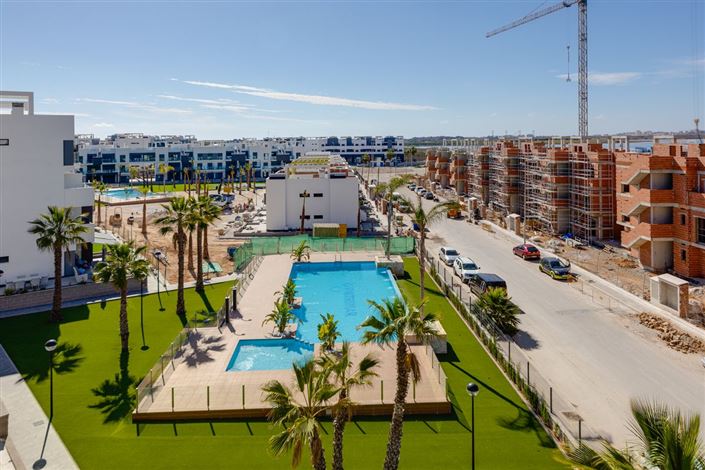 Image No.17-2 Bed Property for sale