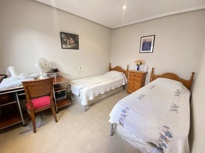 Image No.14-3 Bed Property for sale