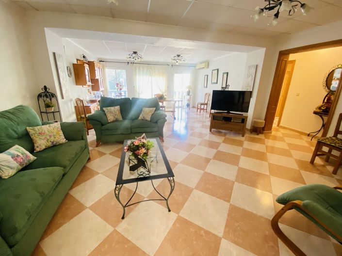 Image No.4-3 Bed Property for sale