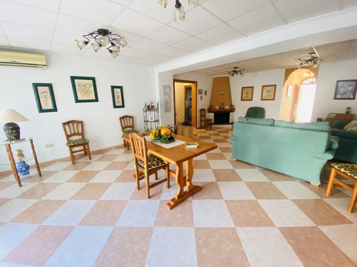 Image No.5-3 Bed Property for sale